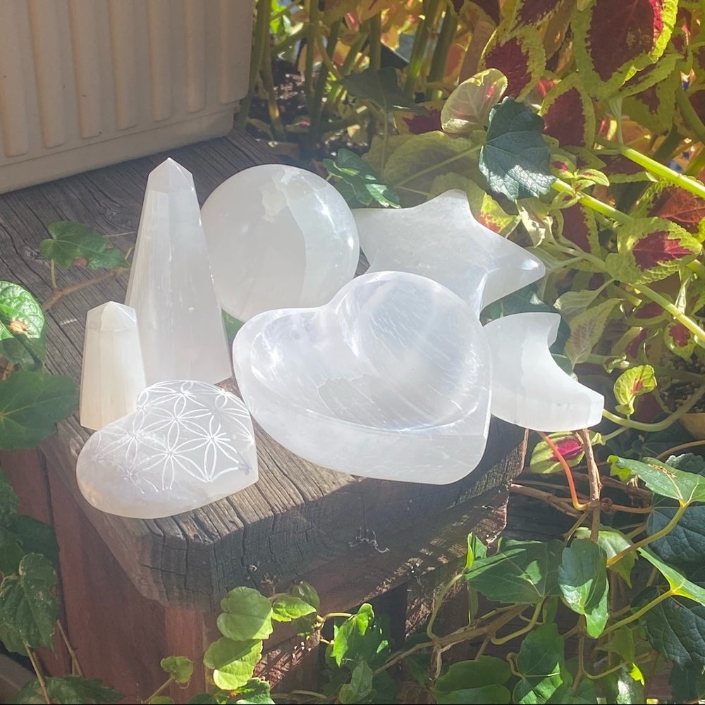 One (1) selenite carving - Picture 2 of 6